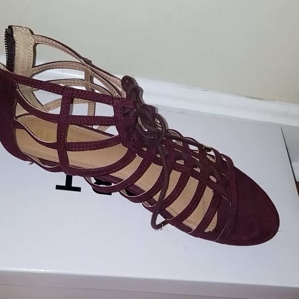 Sandals - Picture 2 of 3